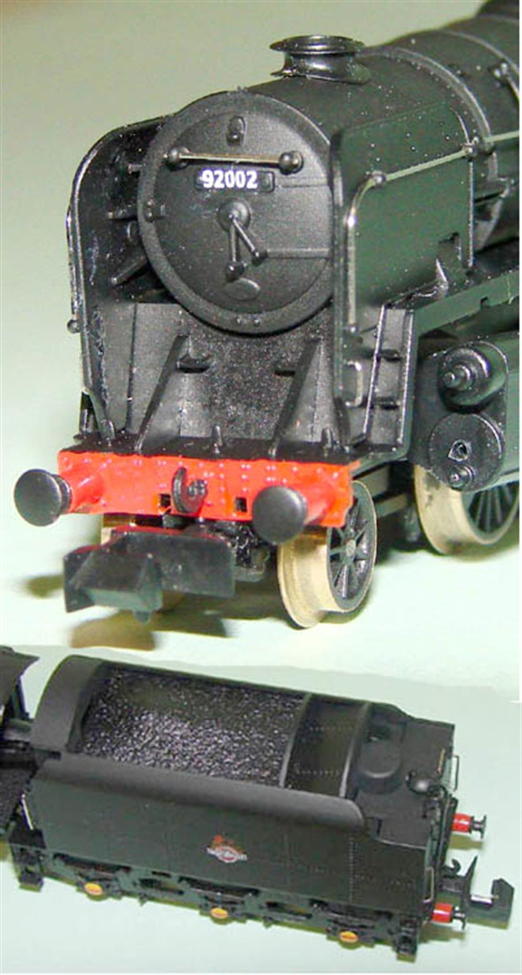 Dapol N 2S-013-006 BR 92079 Standard Class 9F 2-10-0 Steam Locomotive BR Black Early Emblem